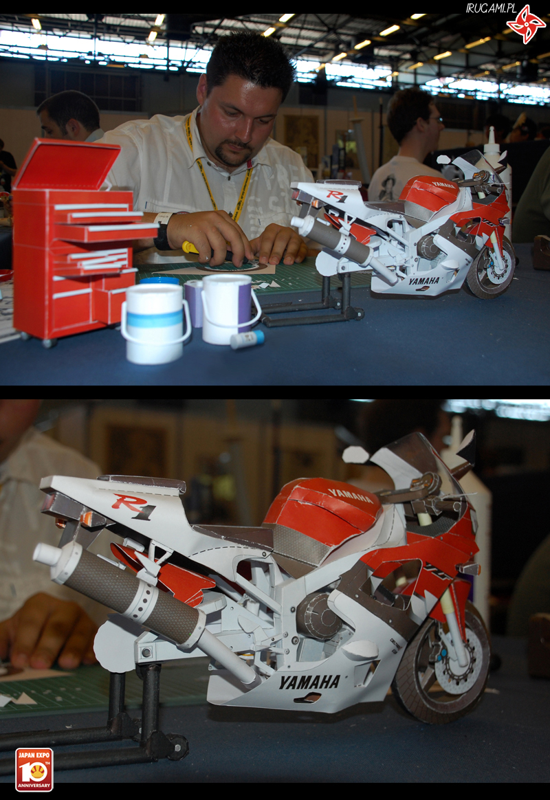 Japan Expo 2009 (Knp, Mesiaste): Figurki i papercraft - papierowa Yamaha