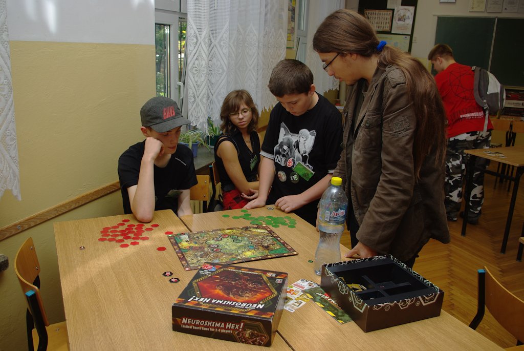 Nejiro (AvantaR): Games room - rozgrywka w Neuroshimę Hex